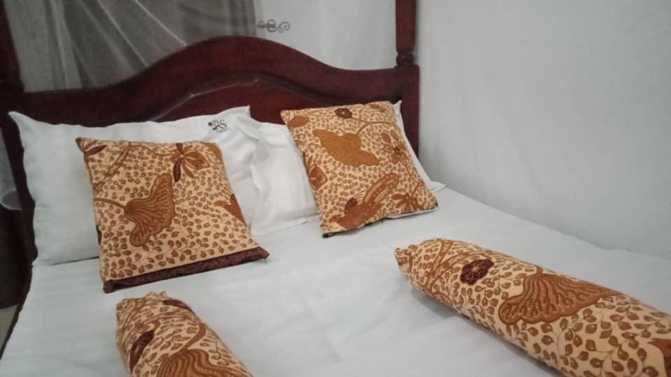 Riverside Resort Hotel Kabale Eksteriør bilde