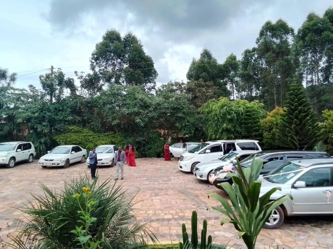 Riverside Resort Hotel Kabale Eksteriør bilde