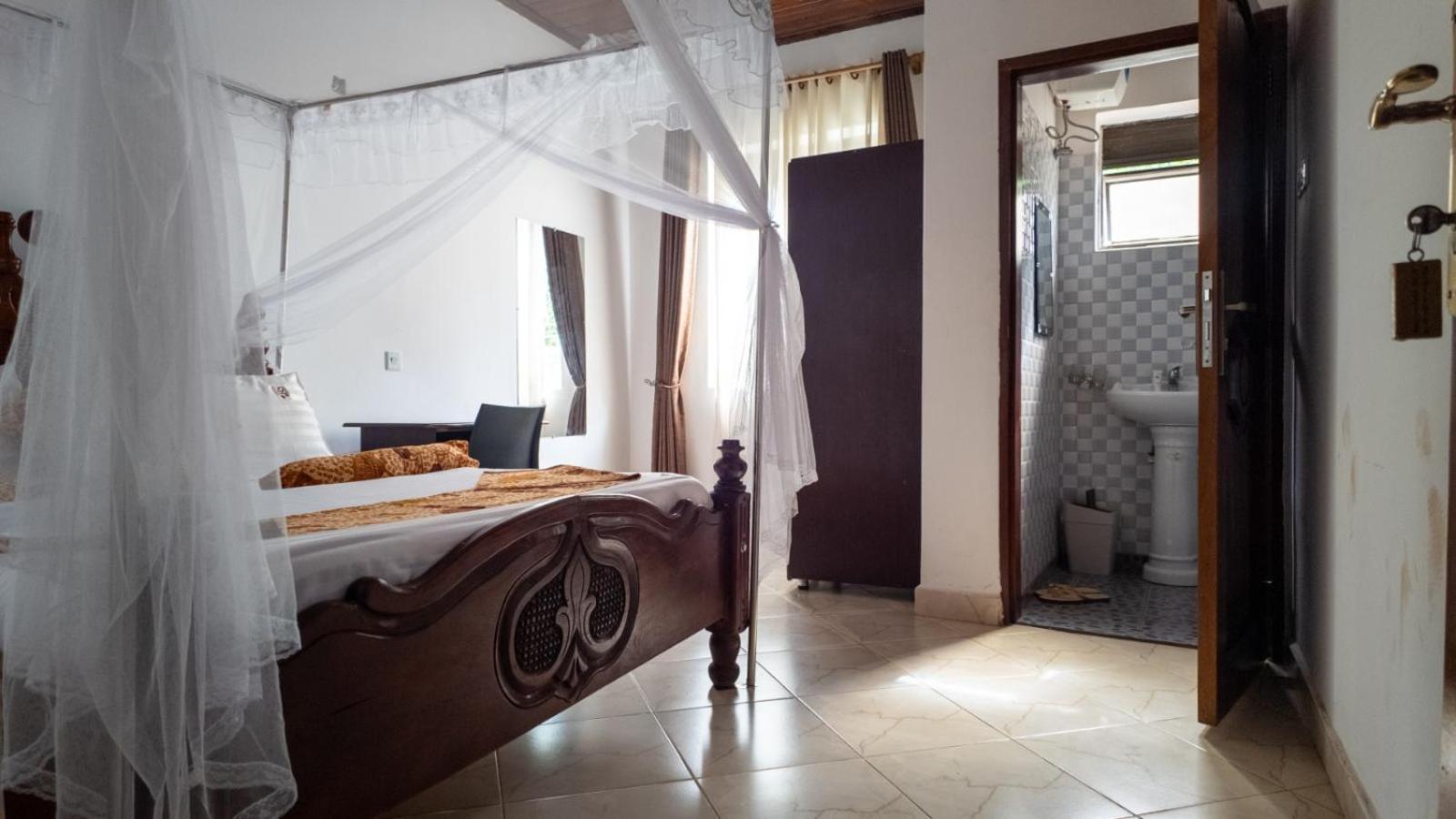 Riverside Resort Hotel Kabale Eksteriør bilde