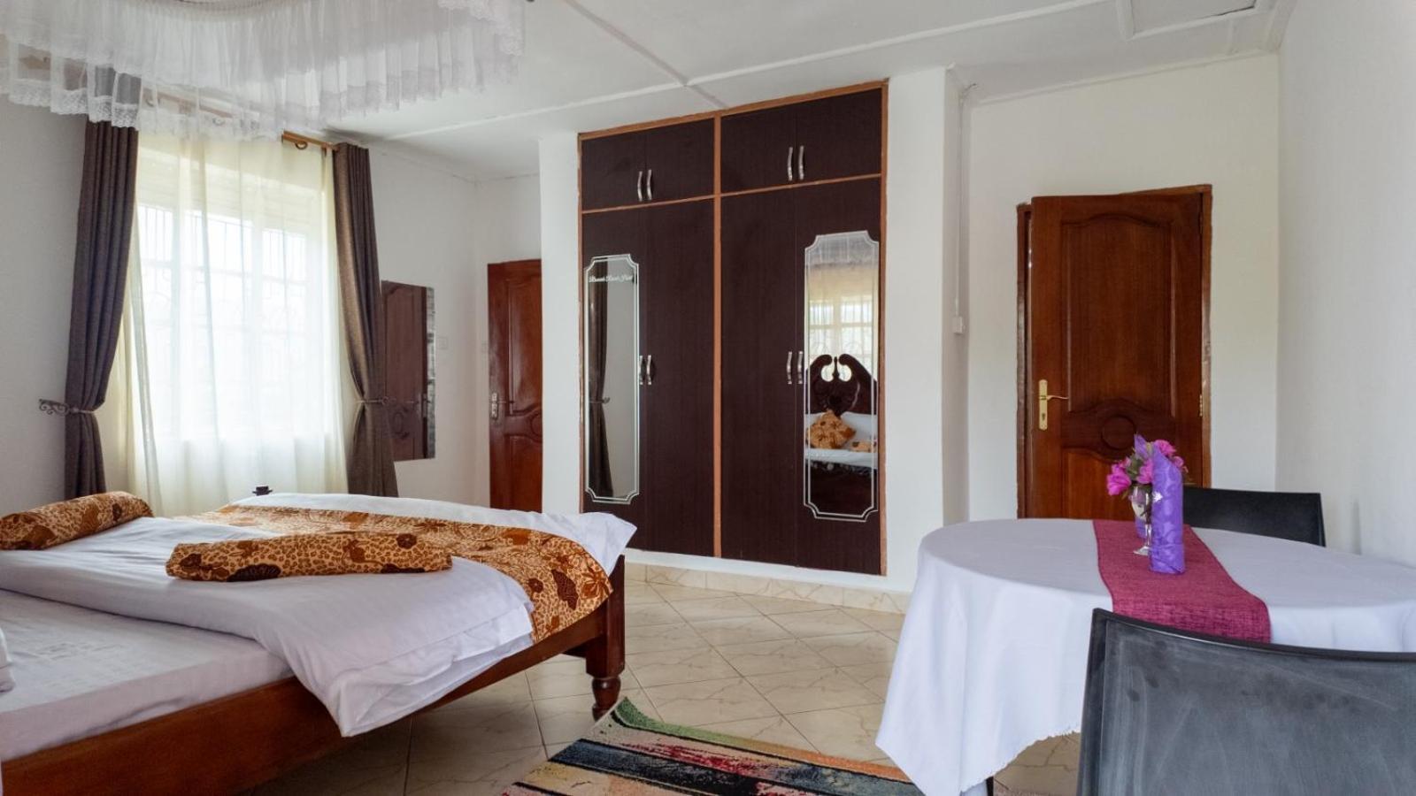 Riverside Resort Hotel Kabale Eksteriør bilde