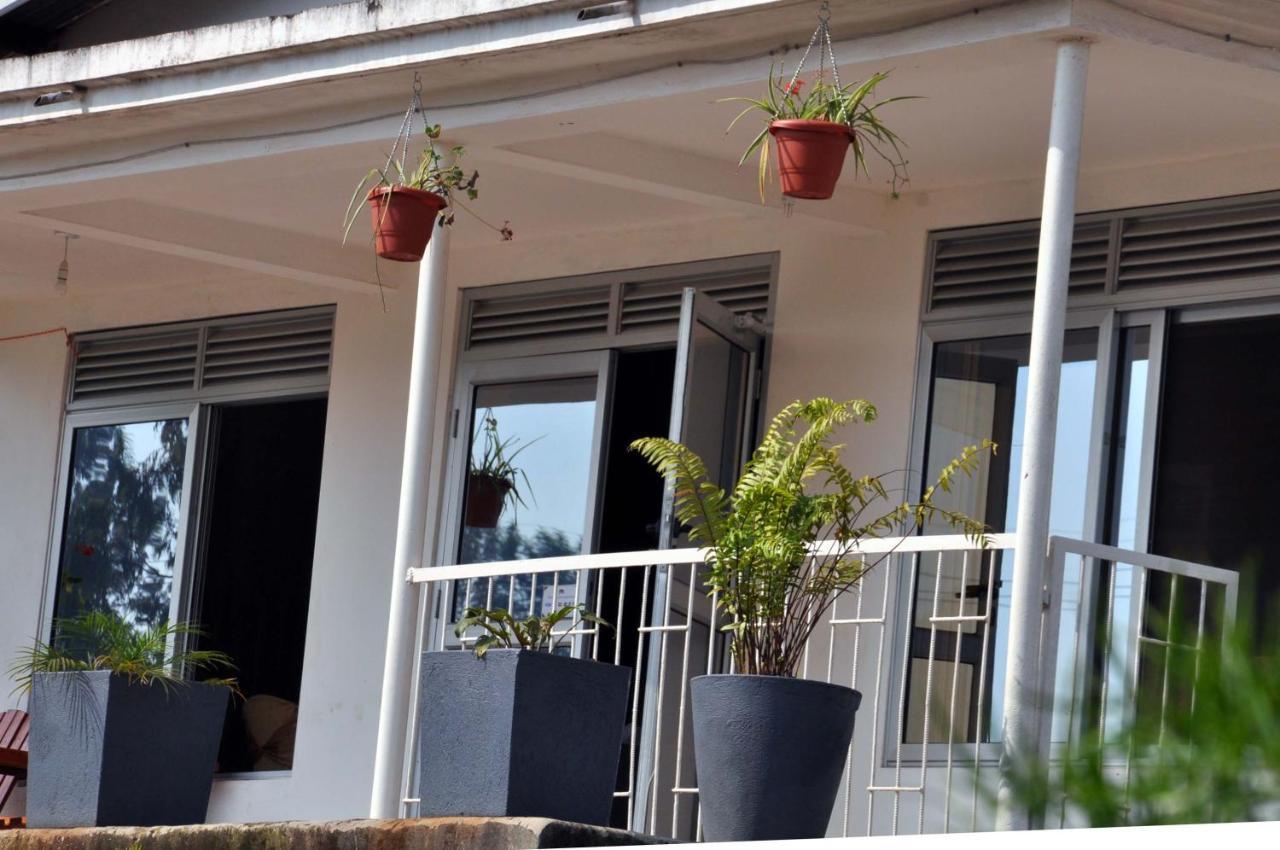 Riverside Resort Hotel Kabale Eksteriør bilde